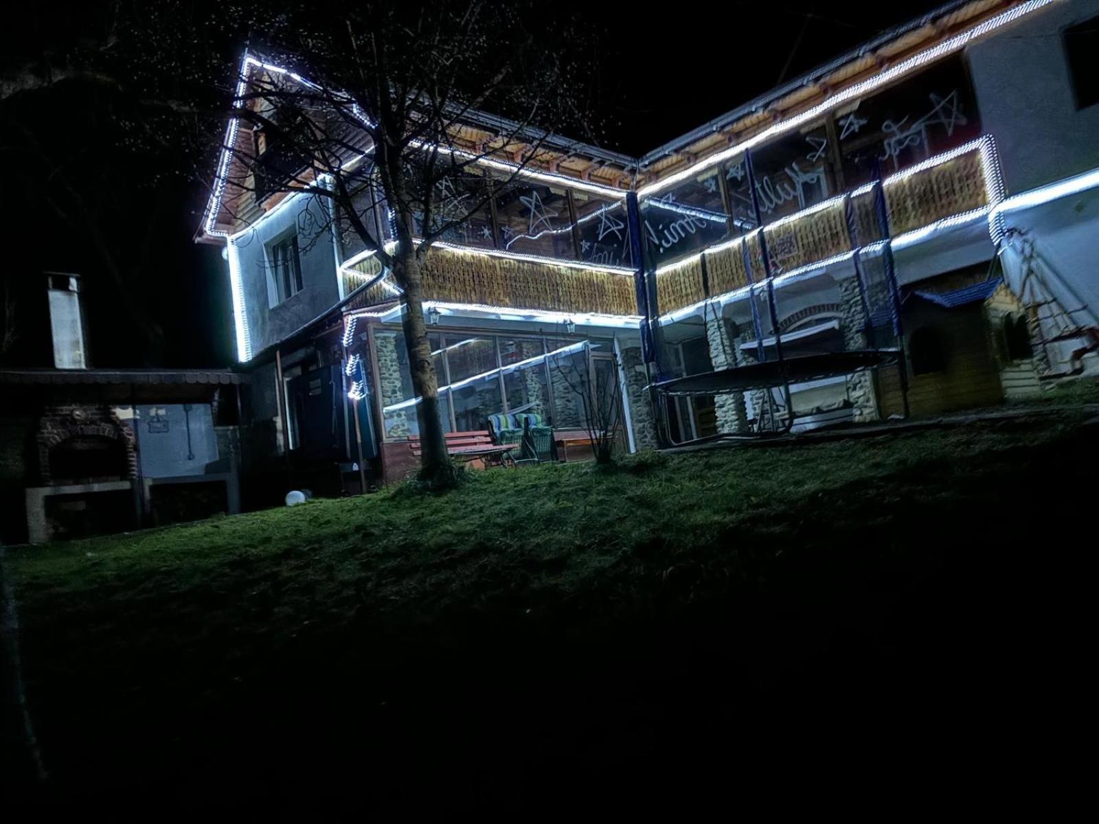 Casa Colt De Rai Villa Brezoi Buitenkant foto